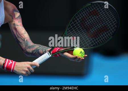 Melbourne, Australien. 17. Januar 2023. Tereza Martincova aus der Tschechischen Republik spielt während des Spiels der 1. Runde zwischen Aryna Sabalenka und Tereza Martincova aus der Tschechischen Republik am 2. Tag auf dem Australian Open Tennis 2023 in der Rod Laver Arena, Melbourne, Australien am 16. Januar 2023. Foto von Peter Dovgan. Nur redaktionelle Verwendung, Lizenz für kommerzielle Verwendung erforderlich. Keine Verwendung bei Wetten, Spielen oder Veröffentlichungen von Clubs/Ligen/Spielern. Kredit: UK Sports Pics Ltd/Alamy Live News Stockfoto