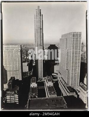 Sumner Healy Antique Shop, 942 3. Ave, in der Nähe der 57 St. Berenice Abbott (Usa, 1898-1991). Sumner Healy Antique Shop, 942 3. Ave, in der Nähe der 57 St., 8. Oktober 1936. Foto: Gelatine Silver, 7 1/2 x 9 1/2 cm (19,1 x 24,1 cm). Fotografie 8. Oktober 1936 Stockfoto