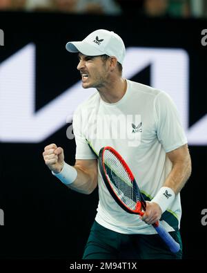 Melbourne, Australien. 17. Januar 2023. Der britische Tennisspieler Andy Murray feiert am Dienstag, den 17. Januar 2023 beim Australian Open Turnier im Melbourne Park. © Juergen Hasenkopf / Alamy Live News Stockfoto