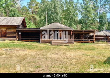 Der transbaikale Buryat-Komplex im Ethnographischen Museum der Völker Transbaikalias. Ulan-Ude, Republik Buryatien, Russland Stockfoto