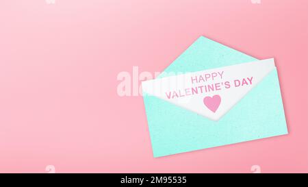 Er öffnete einen farbigen Umschlag mit dem Text „Happy Valentine's Day“ (alles gute zum Valentinstag). Valentinstag Stockfoto