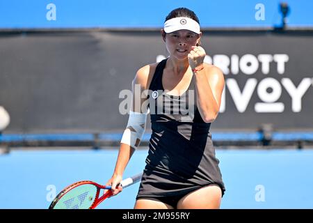 Melbourne, Australien. 17. Januar 2023. MELBOURNE, AUSTRALIEN - 17. JANUAR: Arianne Hartono aus den Niederlanden während ihres Spiels gegen Shelby Rogers aus den USA während der 2023 Australian Open im Melbourne Park am 17. Januar 2023 in Melbourne, Australien (Foto: Andy Astfalck/BSR Agency) Guthaben: BSR Agency/Alamy Live News Stockfoto