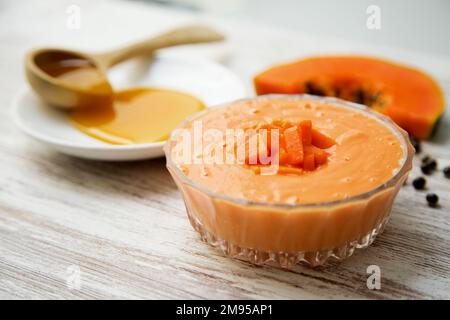 Papaya-Joghurt. Organische Präparate in Mexiko Stockfoto