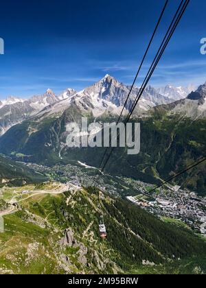 Die Brevent Seilbahn im Tal von Chamonix Stockfoto