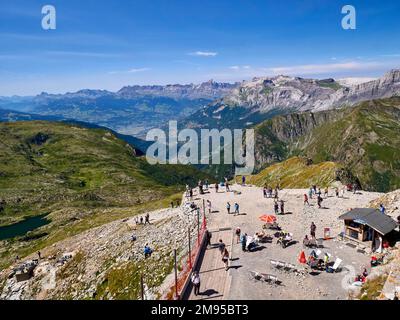 Panoramablick auf die französischen Alpen von der Seilbahn Brevent Stockfoto