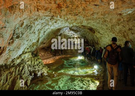 Choranche (Südostfrankreich): Die Höhle ‚grotte de Choranche‘ oder ‚grotte de Coufin-Chevaline‘ im regionalen Naturpark Vercors Massif Stockfoto