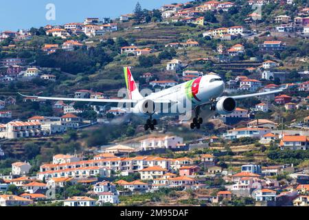 Funchal, Portugal - 14. September 2022: TAP Air Portugal Airbus A330-900neo Flugzeug am Flughafen Funchal (FNC) in Portugal. Stockfoto