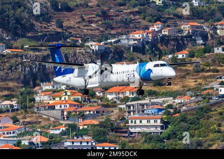 Funchal, Portugal - 16. September 2022: SATA Air Acores De Havilland Canada Dash 8 Q400 Flugzeug am Flughafen Funchal (FNC) in Portugal. Stockfoto