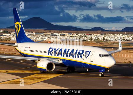 Lanzarote, Spanien - 19. September 2022: Flugzeug Ryanair Boeing 737-800 am Flughafen Lanzarote (ACE) in Spanien. Stockfoto