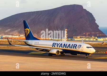 Teneriffa, Spanien - 22. September 2022: Flugzeug Ryanair Boeing 737-800 am Flughafen Teneriffa Süd (TFS) in Spanien. Stockfoto