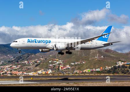 Teneriffa, Spanien - 22. September 2022: Air Europa Boeing 787-9 Dreamliner Flugzeug am Flughafen Teneriffa Norte (TFN) in Spanien. Stockfoto