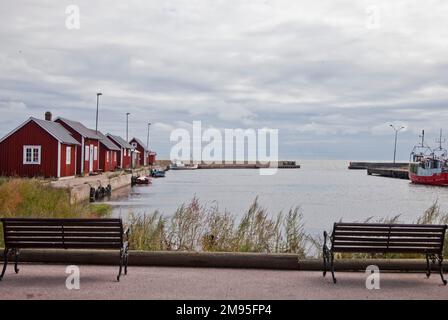 Schweden, oland Island: Typische Fischerhütte in Blasinge, rote Hütten am Ufer der Ostsee Stockfoto