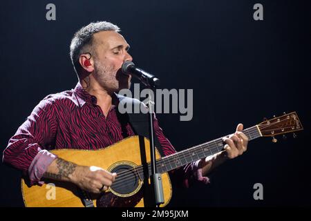 Filippo â&#x80;&#x9c;Nekâ&#x80;&#x9d; Neviani während seiner Aufführung während Filippo Neviani Nek - â&#x80;&#x9c;5030 live tourâ&#x80;&#x9d;, italienisches Musikkonzert für Sänger in Rom, Italien, Januar 16 2023 Stockfoto