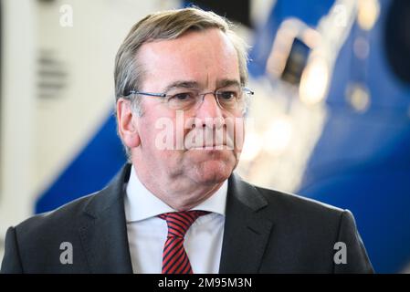 Hannover, Deutschland. 16. Januar 2023. Der bisherige Innenminister des Landes Niedersachsen, der Sozialdemokrat Boris Pistorius, wird das nationale Verteidigungsportfolio übernehmen. Kredit: Julian Stratenschulte/dpa/Alamy Live News Stockfoto