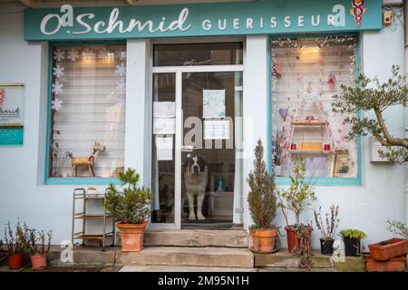 Schaufenster für Magetisier und Heiler in Plombieres-les-Bains (Nordostfrankreich) Stockfoto