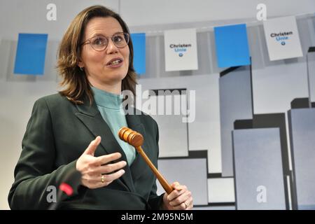 DEN HAAG - Mirjam Bikker während einer Parteitagung der ChristenUnie, wo sie zur Parteivorsitzenden und politischen Führerin der ChristenUnie gewählt wurde. ANP LEX VAN LIESHOUT niederlande raus - belgien raus Stockfoto