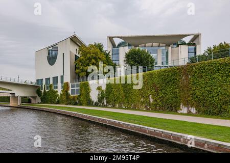Das Kanzleramt von Olaf Scholz und Angela Merkel an der Spree im Regierungsbezirk im Zentrum Berlins Stockfoto