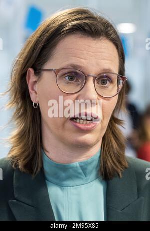 DEN HAAG - Mirjam Bikker während eines Parteitreffens der ChristenUnie, wo sie zur Parteiführerin und politischen Führerin der ChristenUnie gewählt wurde. ANP LEX VAN LIESHOUT niederlande raus - belgien raus Stockfoto