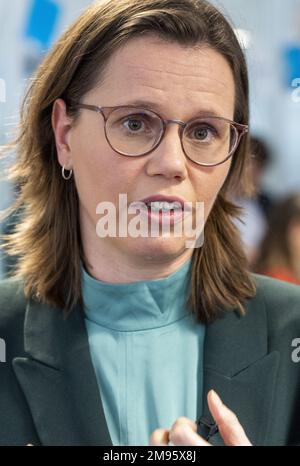 DEN HAAG - Mirjam Bikker während eines Parteitreffens der ChristenUnie, wo sie zur Parteiführerin und politischen Führerin der ChristenUnie gewählt wurde. ANP LEX VAN LIESHOUT niederlande raus - belgien raus Stockfoto