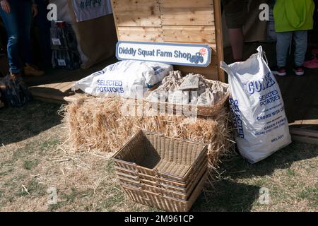 Jeremy Clacksons diddly Squat Farm Shop, der zum ersten Mal während des Silverstone Classic 2022 auf dem neuen „Foodie Fest“ auftaucht Stockfoto