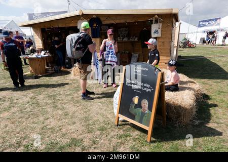 Jeremy Clacksons diddly Squat Farm Shop, der zum ersten Mal während des Silverstone Classic 2022 auf dem neuen „Foodie Fest“ auftaucht Stockfoto