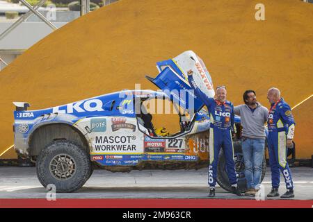 227 CORONEL Tim (nld), CORONEL Tom (nld), Coronel Dakar Team, Century, Auto, Porträt während des Podiumsfinales des Dakar 2023 in Damman am 15. Januar 2023 in Damman, Saudi-Arabien - Foto: Julien Delfosse/DPPI/LiveMedia Stockfoto