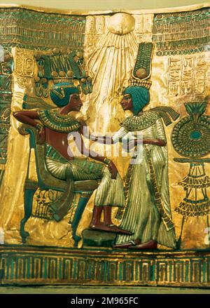 Die goldene Rückseite des Throns des Pharoah TUTANCHAMUN, Herrscher der 18. Dynastie Ägyptens 1361 - 1352 v. Chr. (Ägyptisches Museum, Kairo). Stockfoto