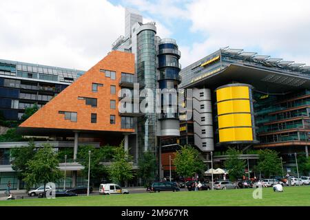 Moderne Gebäude in der Linkstrasse, in der Nähe des Potsdamer Platzes in Berlin. Stockfoto