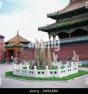 Teil des Kaiserpalastes in Shenyang, Provinz Liaoning, China. Der Bau begann 1625 unter Nurhachi und wurde 1636 von seinem Sohn Huang Taiji (Kaiser Taizong) fertiggestellt. 1986 wurde es zum Shenyang Palace Museum. Stockfoto