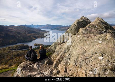 Gipfel von Ben A'an, mit Blick auf Loch Katrine, Loch Lomand und Trossachs National Park, Schottland Stockfoto