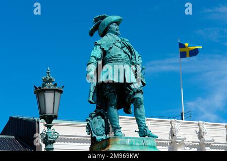 Die Statue von König Gustav Adolf II. (1594-1632), Gründer des schwedischen Reiches, auf dem Gustav-Adolf-Platz, Göteborg (Göteborg), Vastergotland, Schweden. Stockfoto