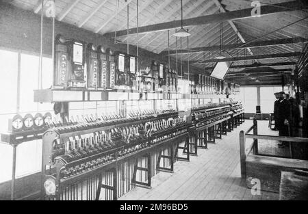 Blick in eine elektrische Signalbox in der Nähe des Bahnhofs Crewe, Crewe, Cheshire. Stockfoto