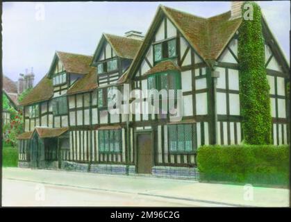 Blick von der Straße auf Shakespeares Geburtsort in Stratford-upon-Avon, Warwickshire. Stockfoto