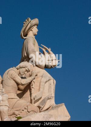 Portugal, Lissabon, Belem: Denkmal der Entdeckungen (Padrão dos Descobrimentos) (Detail). Henry der Navigator (rechts) und der Heilige Prinz Ferdinand sind hier abgebildet. Stockfoto