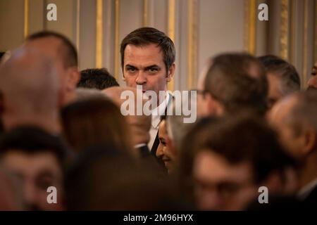 Paris, Frankreich. 17. Januar 2023. Olivier Veran vor einer Rede vor den Beitragenden des französischen EU-Ratsvorsitzes in der "La Salle des Fetes" des Elysee-Präsidentenpalastes am 17. Januar 2023 in Paris. Frankreich hat vom 01. Januar bis zum 30. Juni 2022 den Vorsitz im Rat der Europäischen Union inne. Foto: Eliot Blondet/ABACAPRESS.COM Kredit: Abaca Press/Alamy Live News Stockfoto