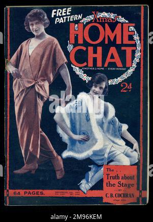 Titelseite des Magazins „Home Chat“ mit Mutter & Zuhause, eine Weihnachtsnummer mit einem kostenlosen Muster und ein Artikel mit dem Titel „The Truth About the Stage“ von C B Cochran. Zwei Frauen in saisonaler Nachtwäsche. Stockfoto