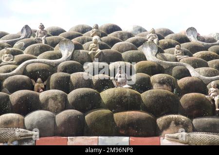 Indien - Westbengalen - Hooghly-Fluss - Kalna: Lalji-Tempelgebiet, Dach des Schlangentempels. Stockfoto