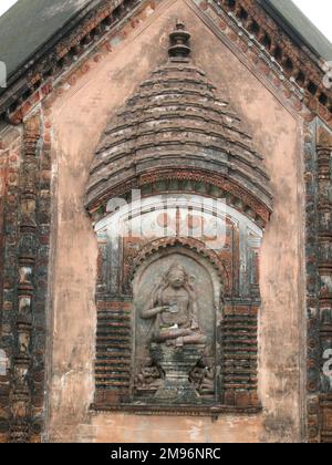 Indien - Westbengalen - Baranagar: Char Bangla Tempel (1755 n. Chr.) Detail, Göttin Shiva. Stockfoto