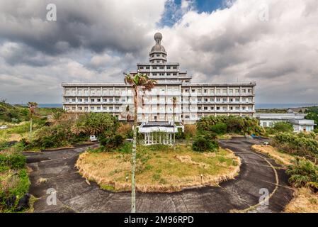Verlassene Gebäude Ruinen auf Hachijoo Insel, Japan. Stockfoto