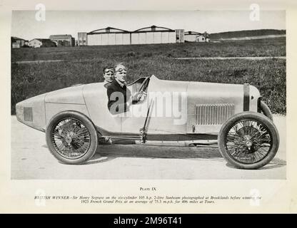 Sir Henry Segrave auf dem Sechszylinder-Sunbeam mit 105 ps und 2 Litern, das in Brooklands fotografiert wurde, bevor er 1923 den französischen Grand Prix mit durchschnittlich 75,3 km/h für 496 km bei Tours gewann Stockfoto