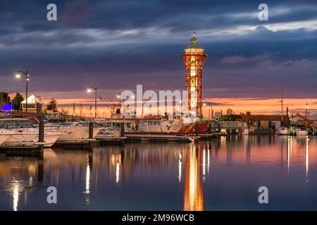 Erie, Pennsylvania, USA und Turm in der Abenddämmerung. Stockfoto