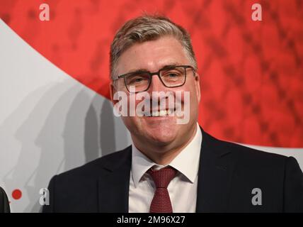 Offenbach, Deutschland. 17. Januar 2023, Hessen, Offenbach/Main: Axel Hellmann, Geschäftsführer der DFL, nimmt am DFL Neujahrsempfang Teil. Foto: Arne Dedert/dpa Credit: dpa Picture Alliance/Alamy Live News Stockfoto