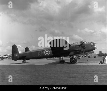 Die Battle of Britain Memorial Flight's Lancaster ist eines von nur zwei fliegenden Beispielen auf der Welt. Tritt jedes Jahr auf Flugshows in Großbritannien auf. Stockfoto