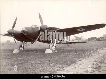 De Havilland Mosquito Prototyp W4050. Obwohl es dunkelgrau aussah, war es eigentlich ein helles kanariengelb. Stockfoto