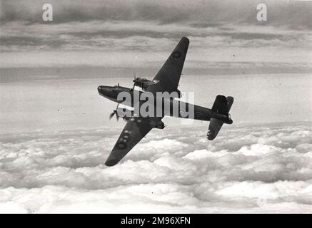 Vickers B1/35 Warwick, Bristol Centaurus-betriebener zweiter Prototyp, L9704, modifiziert, um zwei Achterfeuer-Gondel-Barbettes zu transportieren, gesteuert von der Position der Heckschützen, als Testflugzeug für die Vickers Windsor. Stockfoto