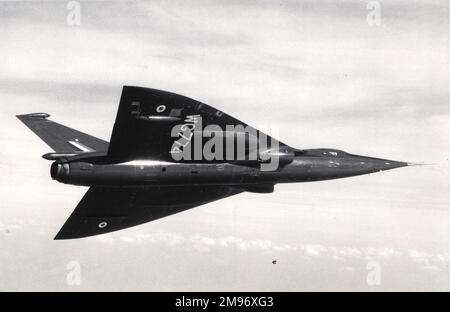 Der erste Fairey Delta 2, WG774, nach der Modifikation in den BAC 221 mit einem scharfkantigen ogivalen Flügel zur Flugvalidierung eines Delta Flügels im Concorde-Stil. Stockfoto