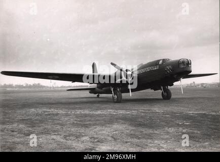 Vickers B1/35 Warwick, Bristol Centaurus-betriebener zweiter Prototyp, L9704, in Brooklands im März 1940 kurz vor seinem ersten Flug. Stockfoto