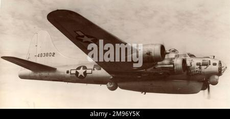 Boeing SB-17G Flying Fortress, 44-83802, im Flug. Stockfoto