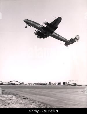 Lockheed Modell 1049 Super Constellation, N6202C, kurz nach einem Teststart. Dieses Flugzeug wurde an Eastern Air Lines geliefert. Stockfoto