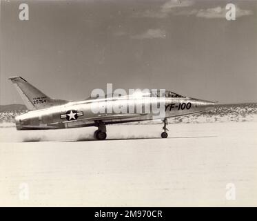 Der erste nordamerikanische Prototyp der YF-100 Super Sabre, 52-5754. Stockfoto